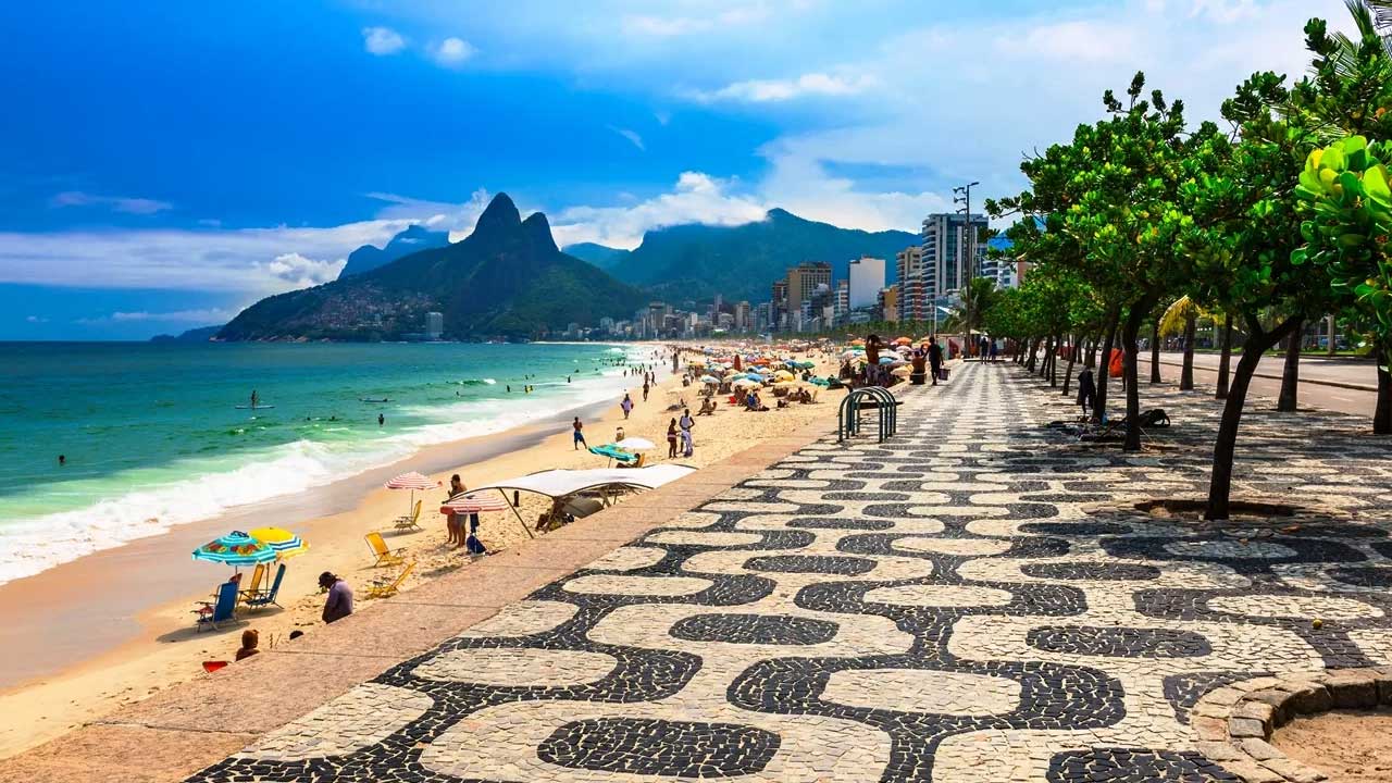 5 ¡Embárcate en una aventura inolvidable en Brasil! Descubre la belleza de Río de Janeiro con sus icónicos paisajes y sumérgete en la relajación de Búzios.