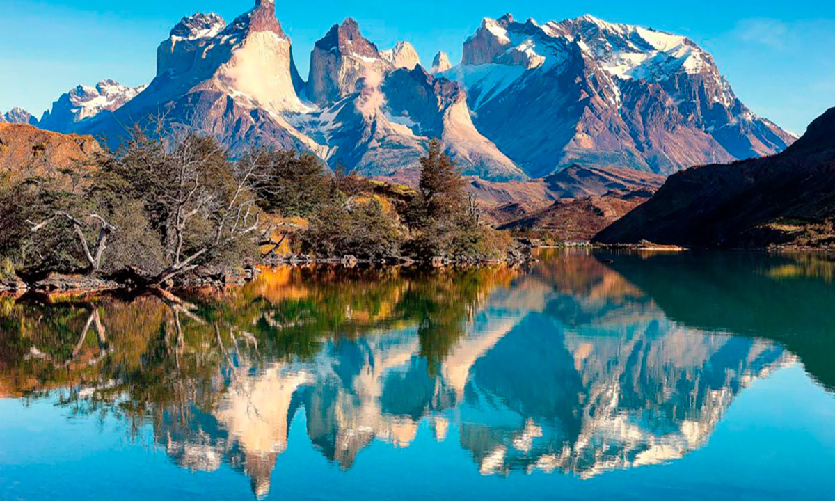 5 Explora la belleza de El Calafate con nuestro tour de 4 días, visitando el impresionante Glaciar Perito Moreno y navegando por el Lago Argentino.